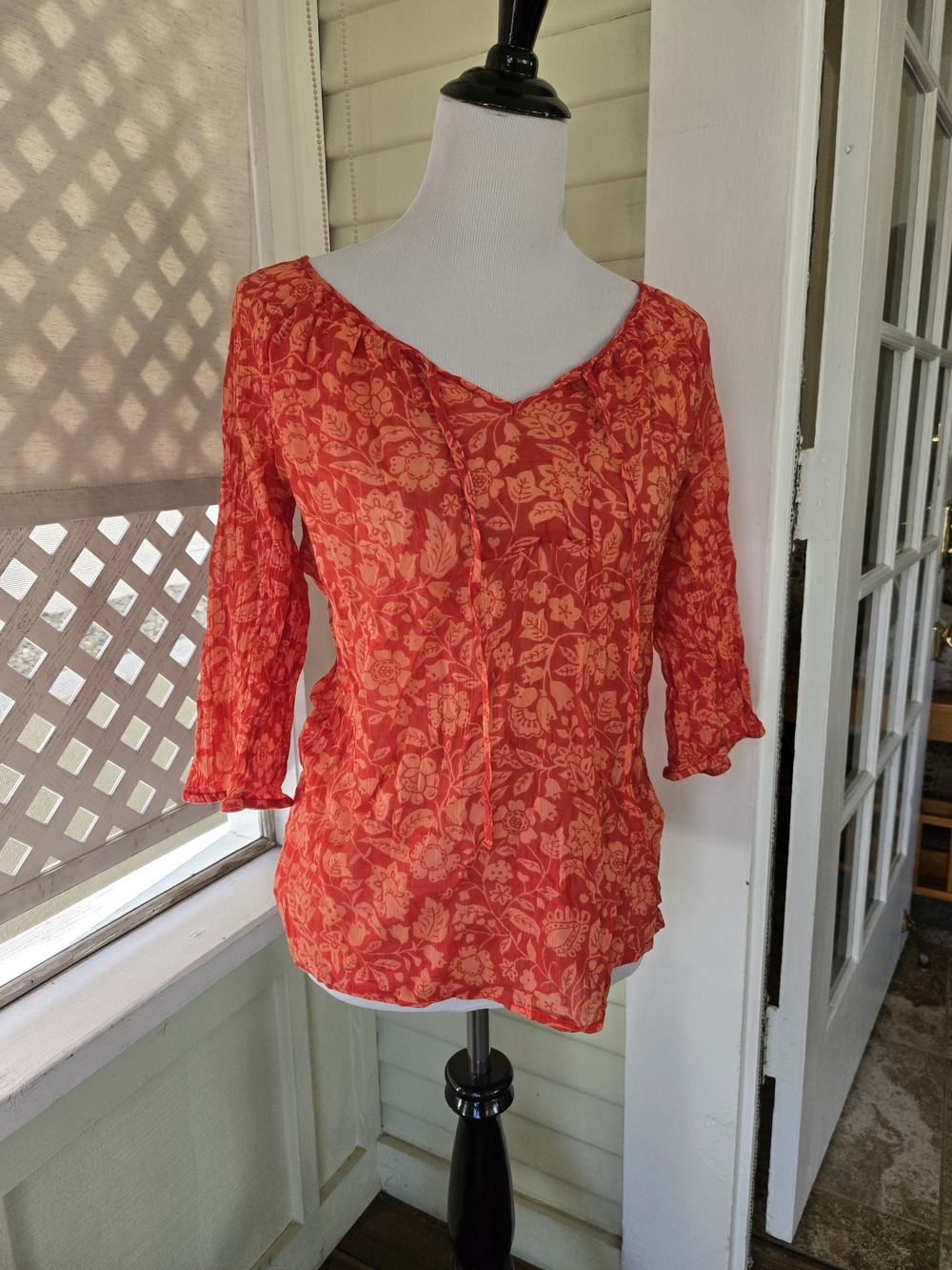 Old Navy Red & Coral Floral V-Neck 3/4 Sleeve Top